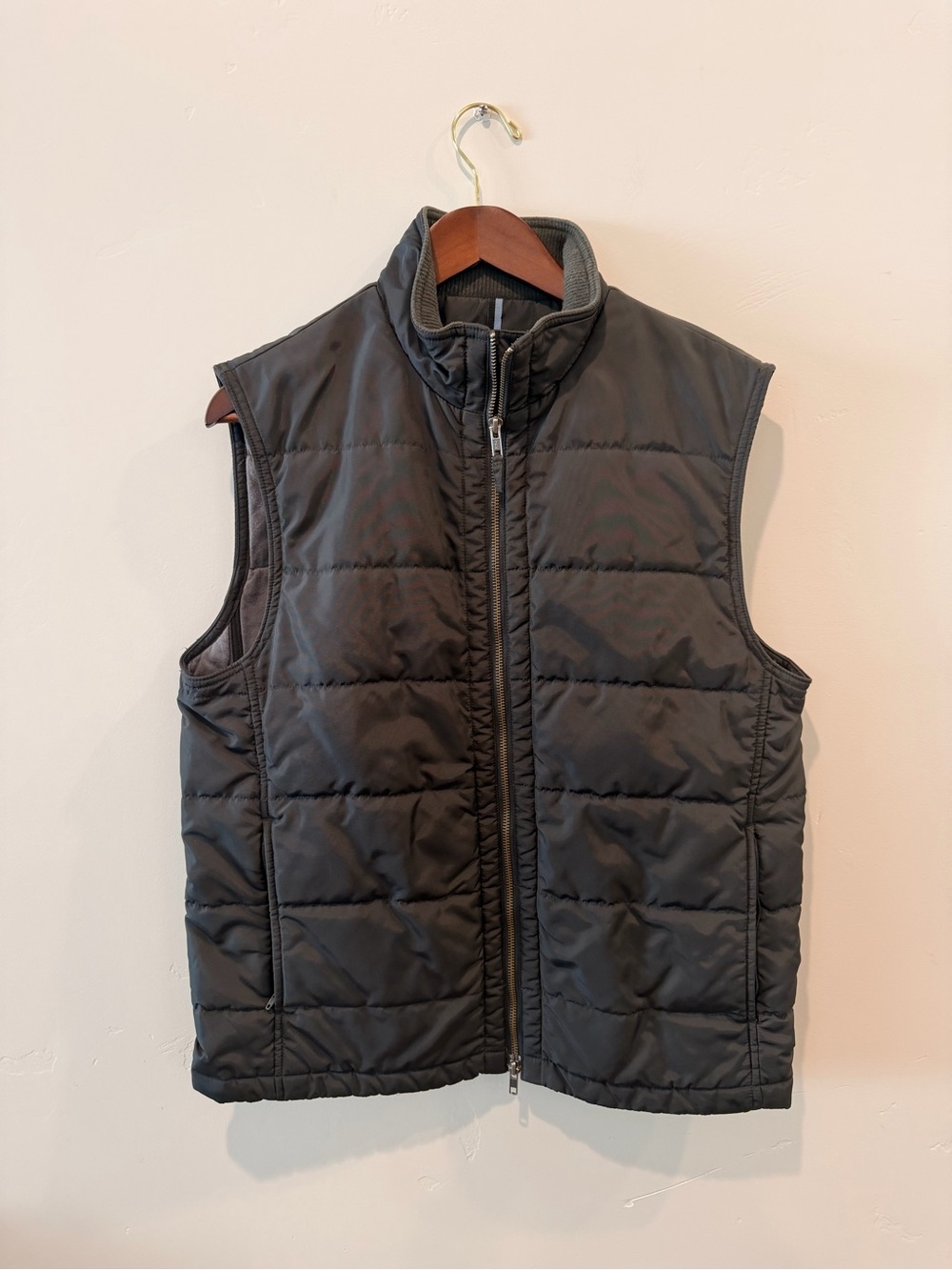 Banana Republic Men’s Black Quilted Puffer Vest Size Medium